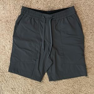 Lululemon Bowline 8” Shorts - Small